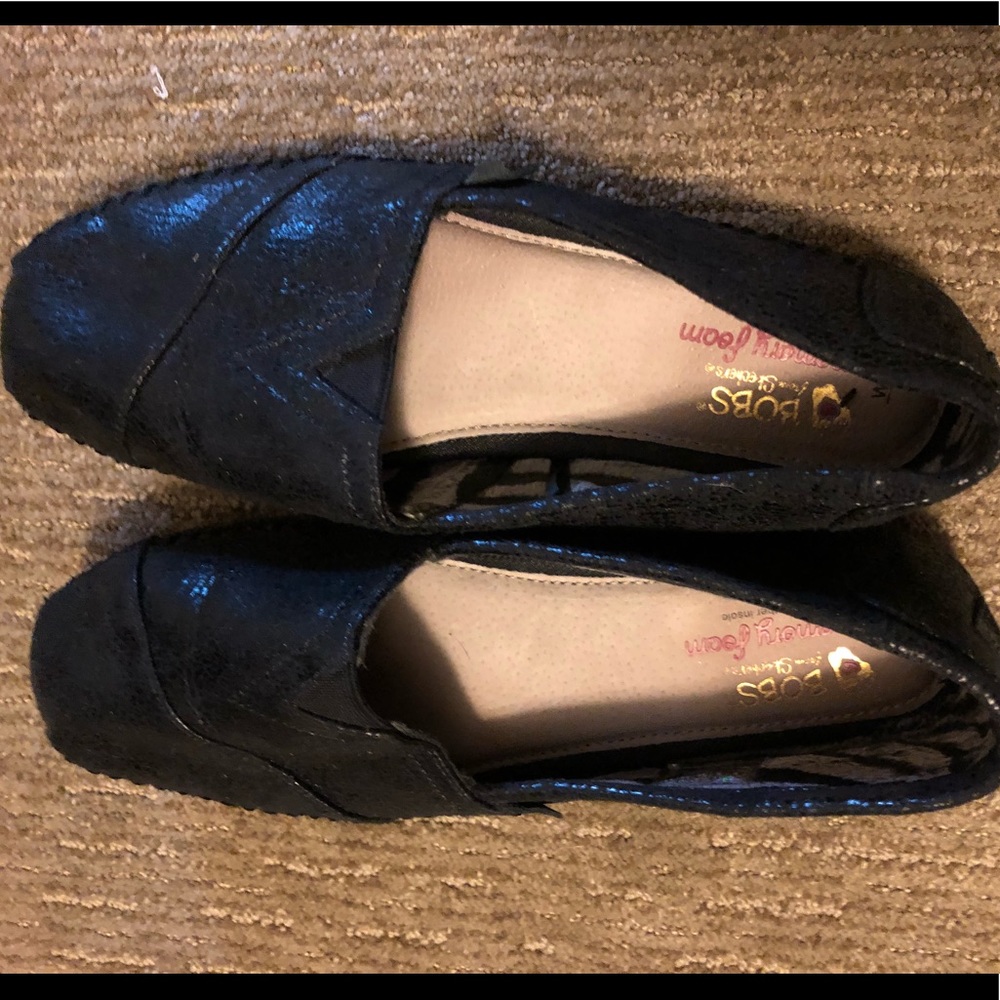Bobs in black